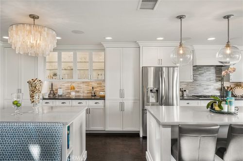 8589 Shadow Ln, Fountain Valley, CA, 92708-5541 | Card Image