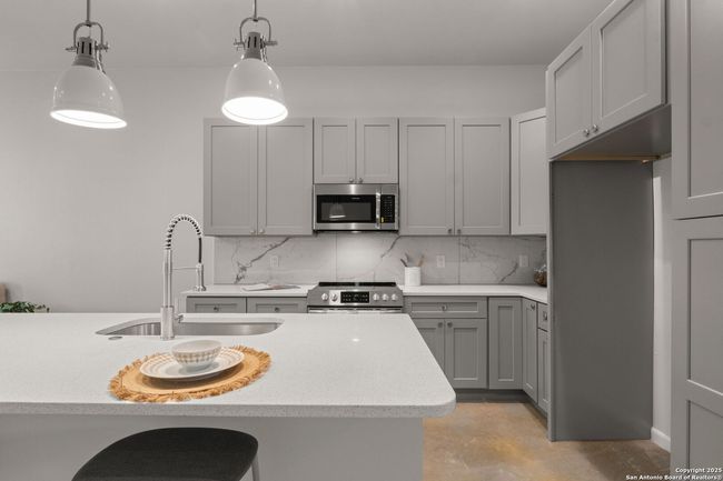 3 - 1002 Morningside Dr, Townhouse with 3 bedrooms, 3 bathrooms and null parking in Terrell Hills TX | Image 8