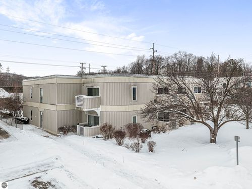 124 Beech St, Traverse City, MI, 49684-2367 | Card Image