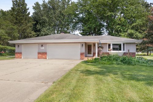 3325524 Linden Cir W, Nashotah, WI, 53058-9757 | Card Image