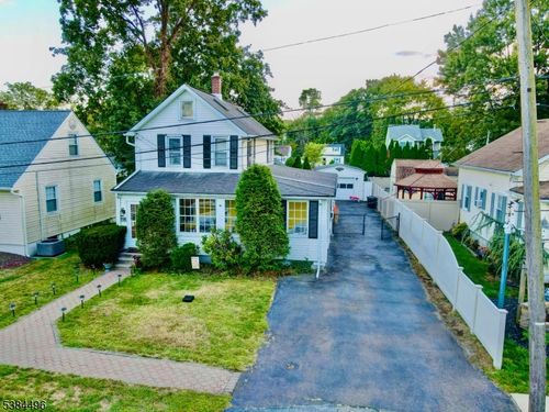 31 Poplar St, Bloomingdale, NJ, 07403-1829 | Card Image