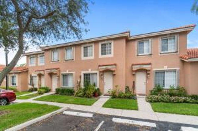 9826 Kamena Cir, Condo with 3 bedrooms, 3 bathrooms and null parking in Boynton Beach FL | Image 5