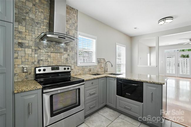 Kitchen | Image 10