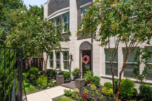 400 Crockett Cir, Roanoke, TX, 76262-2125 | Card Image