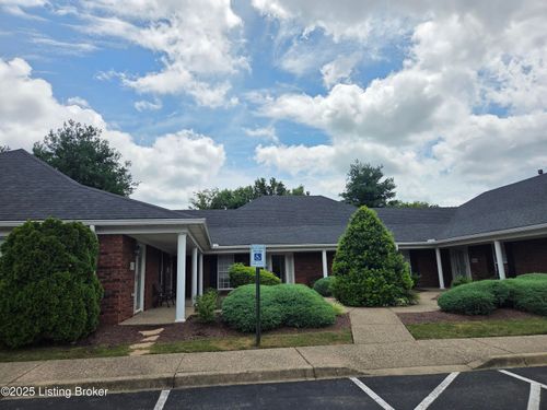 8448 Aspen Glen Way, Louisville, KY, 40228-3404 | Card Image