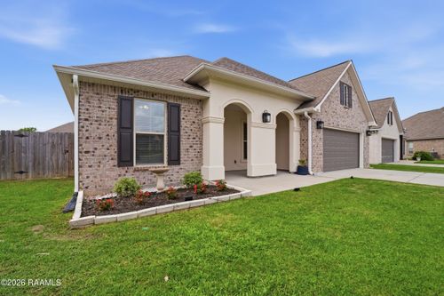 102 Sugar Crest Dr, Youngsville, LA, 70592-1026 | Card Image