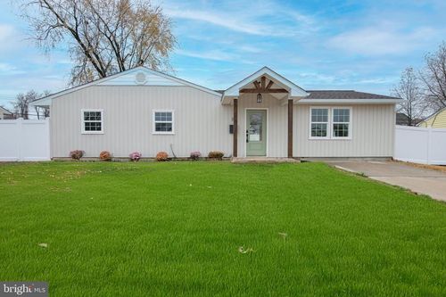 30 Mistletoe Ln, LEVITTOWN, PA, 19054-2033 | Card Image