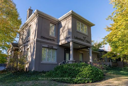 {{alt}} | Card Image