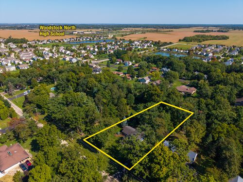 908 Hickory Rd, Woodstock, IL, 60098-2777 | Card Image