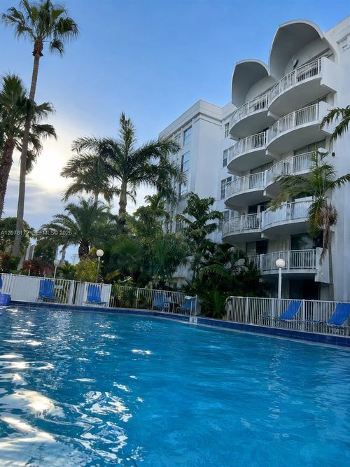 b-112-488 Nw 165th Street Rd, Miami, FL, 33169-6463 | Card Image