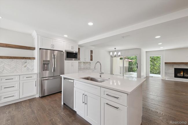 16-1105-Ivyglen-Cir-Bloomfield-Hills-MI-48304-WindowStill-26.jpg | Image 13