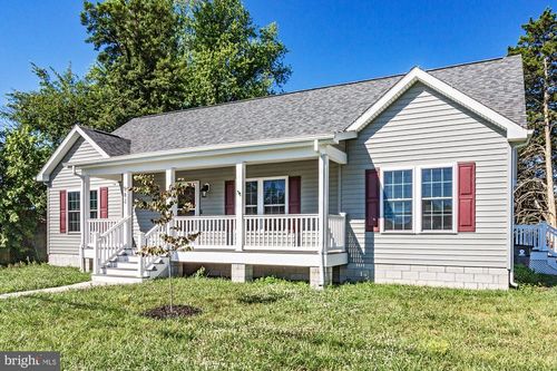 582 Railroad Ave, TOWNSEND, DE, 19734-7728 | Card Image