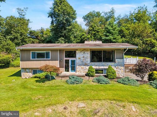 112 Gradyville Rd, GLEN MILLS, PA, 19342-1702 | Card Image
