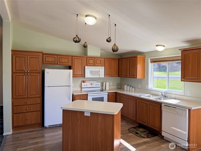 Kitchen 2 | Image 8