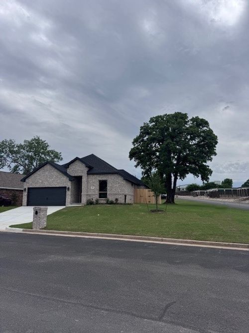 215 Sweetwater Dr, Weatherford, TX, 76086-3506 | Card Image