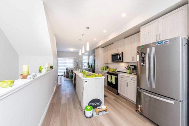 813 Sage Hill Grove Nw, Home with 3 bedrooms, 3 bathrooms and 2 parking in Calgary AB | Image 3