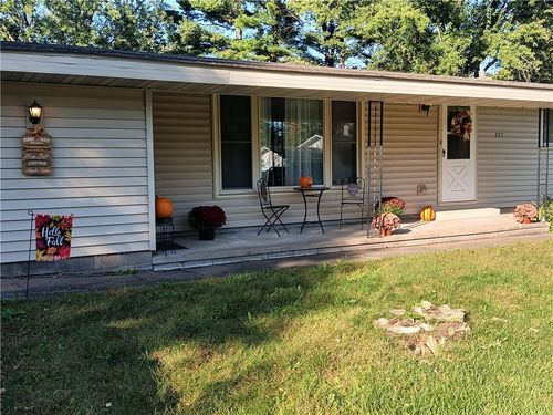 327 21st Ave W, Menomonie, WI, 54751-3820 | Card Image