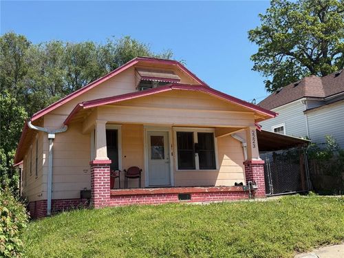 2223 S 14th St, Saint Joseph, MO, 64503-2955 | Card Image