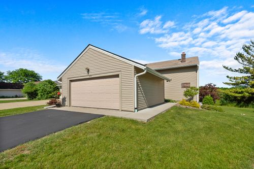 618 Westridge Dr, West Bend, WI, 53095-3643 | Card Image