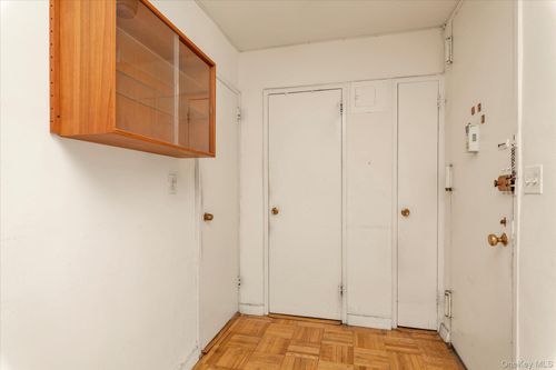 apt-11l-166 Powells Cove Blvd, Whitestone, NY, 11357-1518 | Card Image