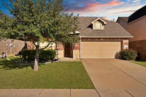 1321 Doe Meadow Dr, Burleson, TX, 76028-6866 | Card Image