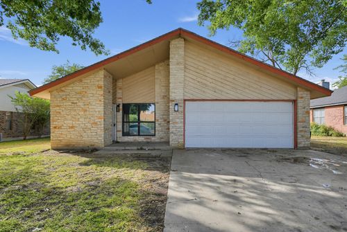 1805 Cedarlawn St, Taylor, TX, 76574-5060 | Card Image