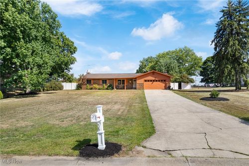 502 Valley Crest Dr, Mogadore, OH, 44260-9572 | Card Image