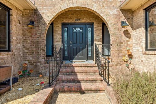 221 Woodburn Dr, Hampton, VA, 23664-1962 | Card Image