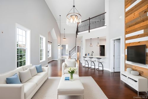 27 Dutch Ct, Wappingers Falls, NY, 12590-3519 | Card Image