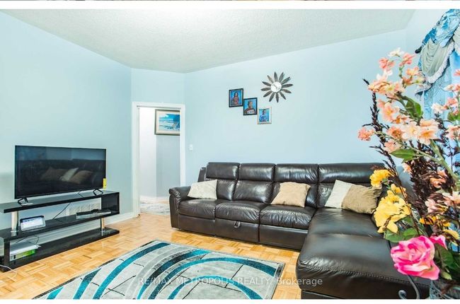 UPPER - 13 Savita Rd, House other with 3 bedrooms, 2 bathrooms and 2 parking in Brampton ON | Image 5