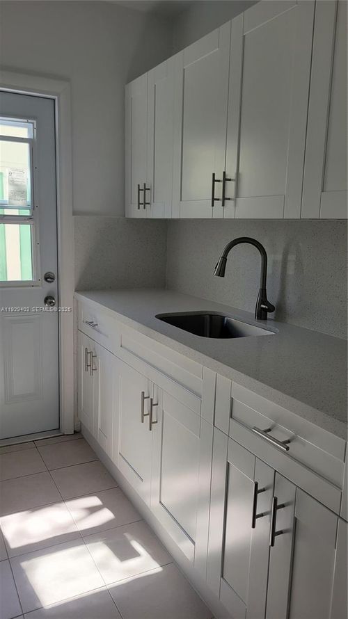 apt-4-655 Meridian Ave, Miami Beach, FL, 33139-6409 | Card Image