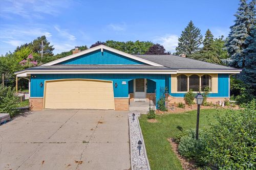 W158N9751 Broadleaf Lane, Germantown, WI, 53022 | Card Image
