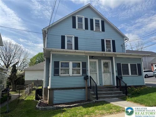 112 E Walnut St, Nazareth, PA, 18064-2135 | Card Image