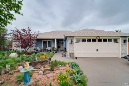 927 Jasara Cir, Baldwin City, KS, 66006-7004 | Card Image