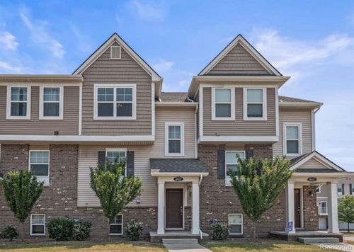4621 Bradley Cir, Troy, MI, 48085-5108 | Card Image