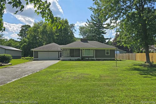 11269 N Jennings Rd, Clio, MI, 48420-1587 | Card Image