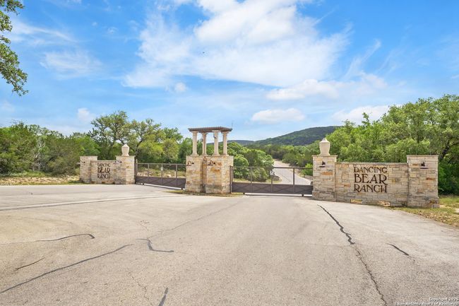 663 Private Road 1712, House other with 3 bedrooms, 3 bathrooms and null parking in Mico TX | Image 73