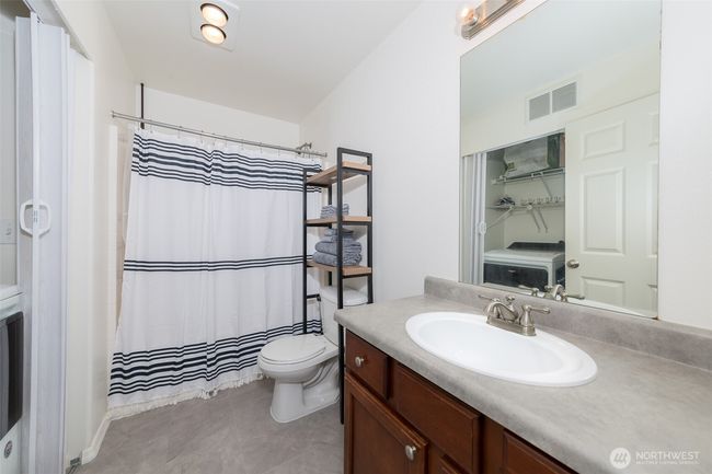 Main Bathroom | Image 12
