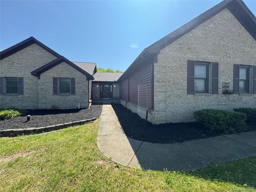 3163 Mystic Valley Dr, White Lake, MI, 48383-3295 | Card Image