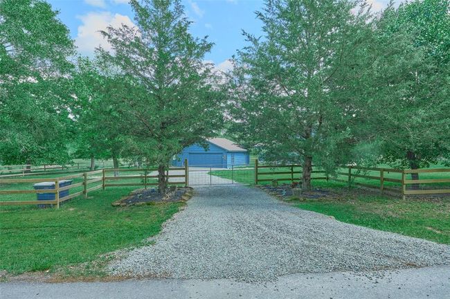 27548 Log Cabin Rd N, House other with 4 bedrooms, 2 bathrooms and 2 parking in Montgomery TX | Image 5