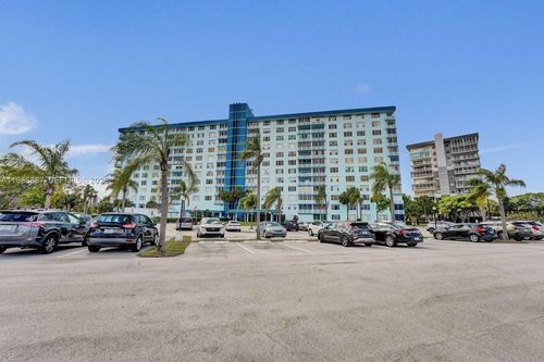602-4-4001 Hillcrest Dr, Hollywood, FL, 33021-7960 | Card Image