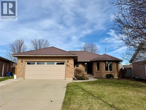 362 Manor Crt, Corunna, ON, N0N1G0 | Card Image