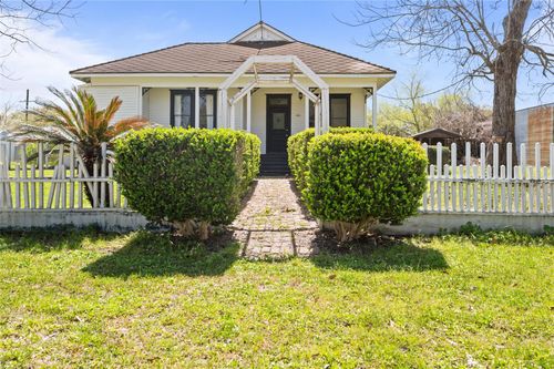 608 Miller St, Anahuac, TX, 77514-1008 | Card Image