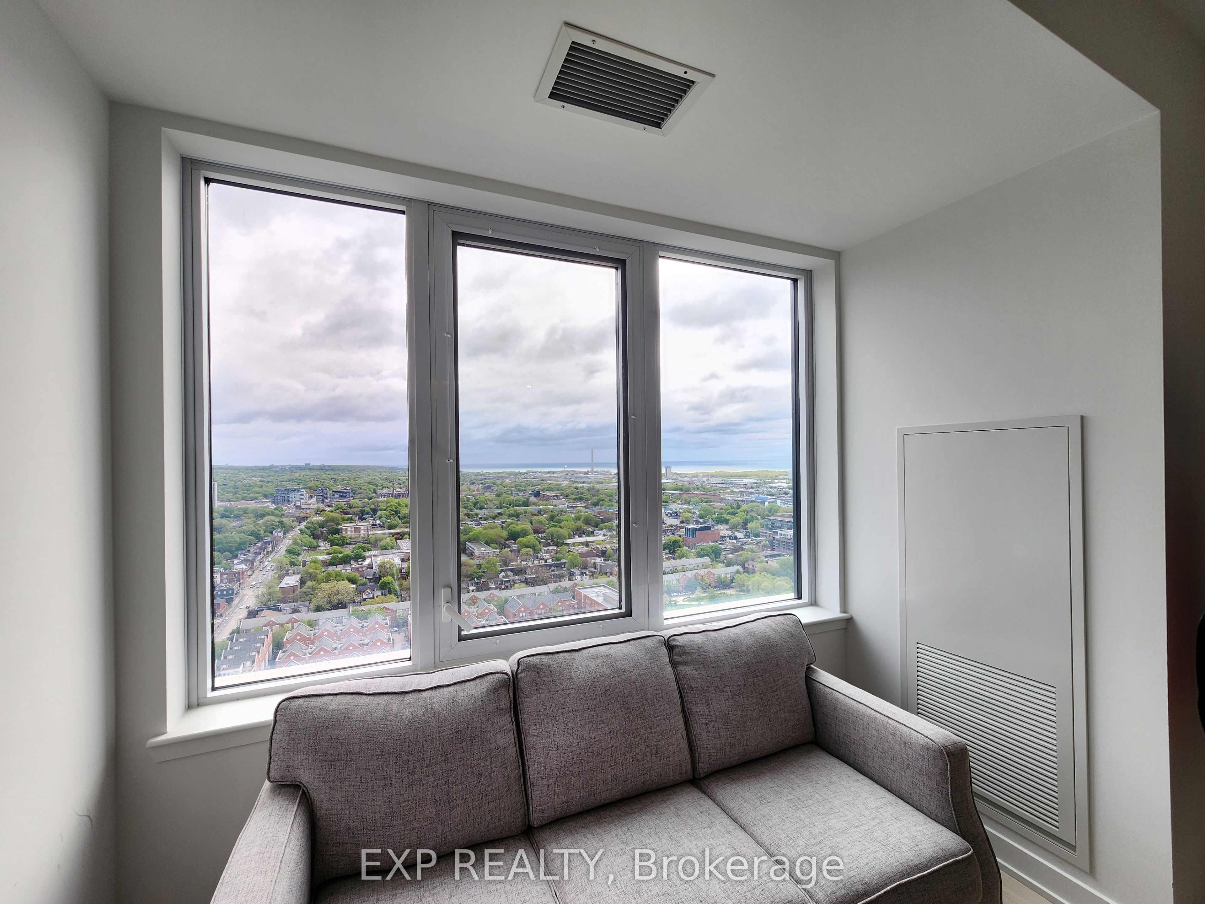 Residential in Toronto C08 4