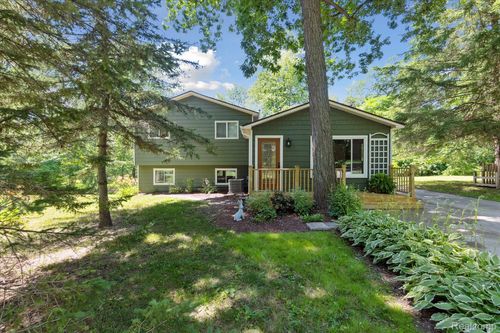 15279 Outer Dr, Linden, MI, 48451-9715 | Card Image