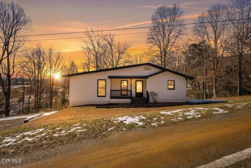 144 Zeb Grindstaff Rd, Elizabethton, TN, 37643-6460 | Card Image