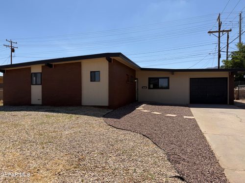 9425 Gschwind St, El Paso, TX, 79924-5826 | Card Image