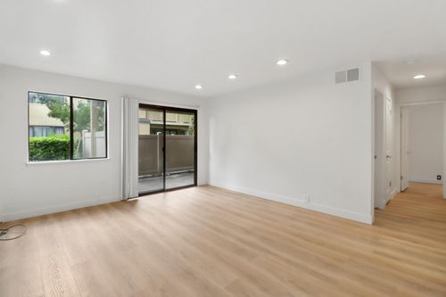 61-2280 Hurley Way, Sacramento, CA, 95825-2371 | Card Image