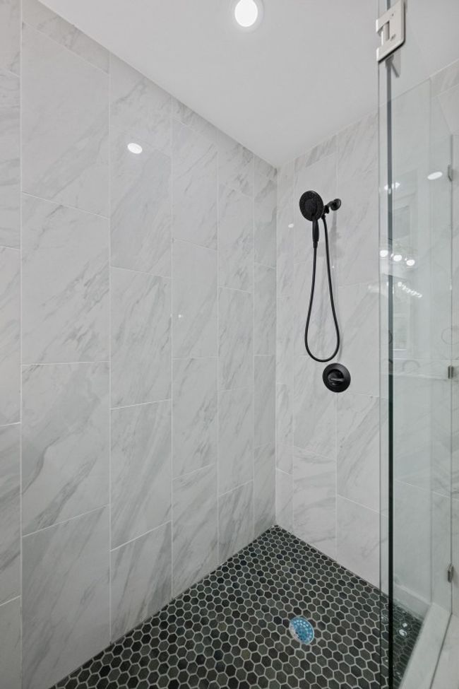 Shower | Image 15