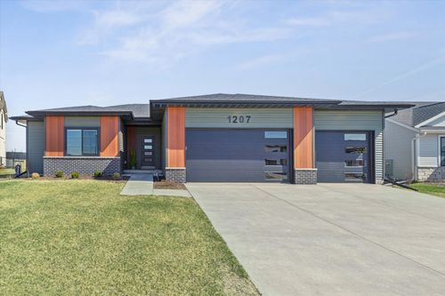 1207 Colonial Ct, Eldridge, IA, 52748 | Card Image